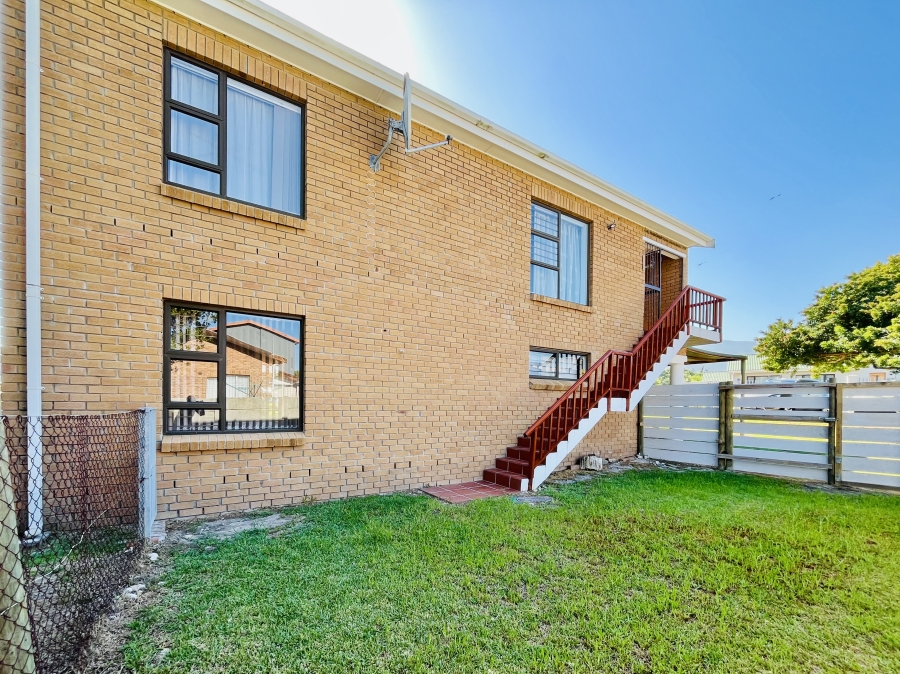 2 Bedroom Property for Sale in Sandbaai Western Cape